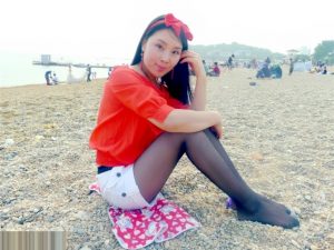 刚认识的一位东北老妹儿日常爱秀腿