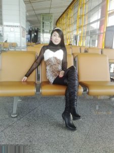 刚认识的一位东北老妹儿日常爱秀腿