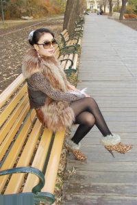 刚认识的一位东北老妹儿日常爱秀腿