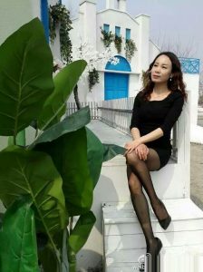 时尚迷人的黑丝女,爱打扮爱旅行