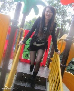 陌陌上认识的美丽姐姐,欣赏她的美腿