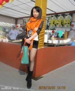 陌陌上认识的美丽姐姐,欣赏她的美腿