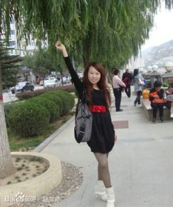 陌陌上认识的美丽姐姐,欣赏她的美腿