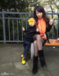 陌陌上认识的美丽姐姐,欣赏她的美腿