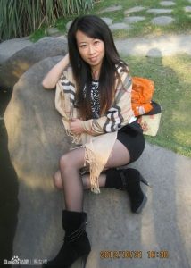 陌陌上认识的美丽姐姐,欣赏她的美腿