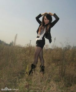 陌陌上认识的美丽姐姐,欣赏她的美腿