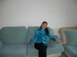 以前单位的会计大姐在家拍的美腿照片