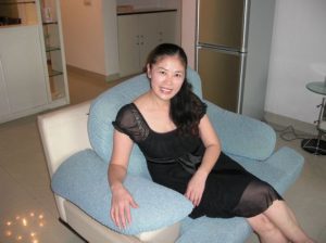 以前单位的会计大姐在家拍的美腿照片