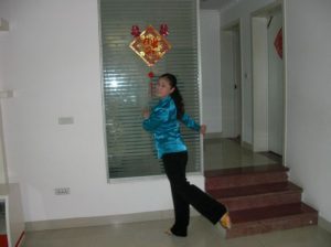 以前单位的会计大姐在家拍的美腿照片