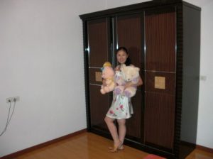 以前单位的会计大姐在家拍的美腿照片