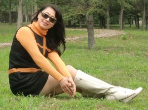 历史老师草地上清楚的肉丝袜跟