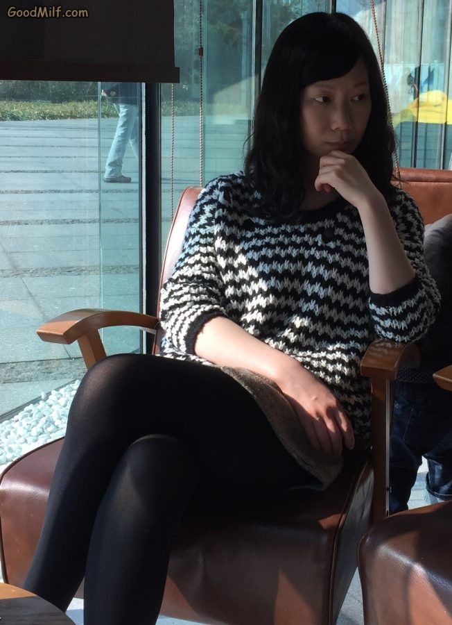 美腿女生活中喜欢穿厚丝袜[第1张/共9张]