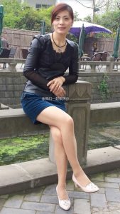 一个瘦高身材的嫂子爱穿肉丝袜高跟