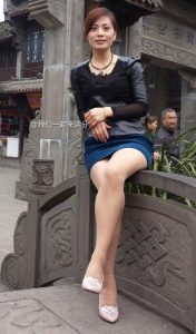 一个瘦高身材的嫂子爱穿肉丝袜高跟