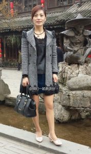 一个瘦高身材的嫂子爱穿肉丝袜高跟