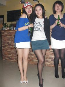 同事美女们聚会中的各种丝袜美腿