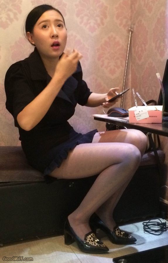 手机拍服装的老板娘的丝袜美腿[第5张/共7张]