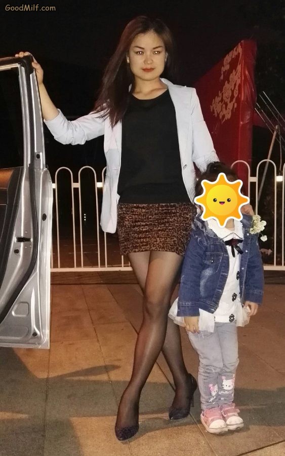 一个穿丝袜高跟鞋的大嫂夜景拍摄[第6张/共8张]