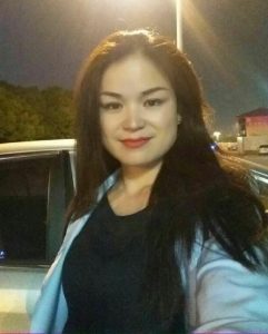 一个穿丝袜高跟鞋的大嫂夜景拍摄