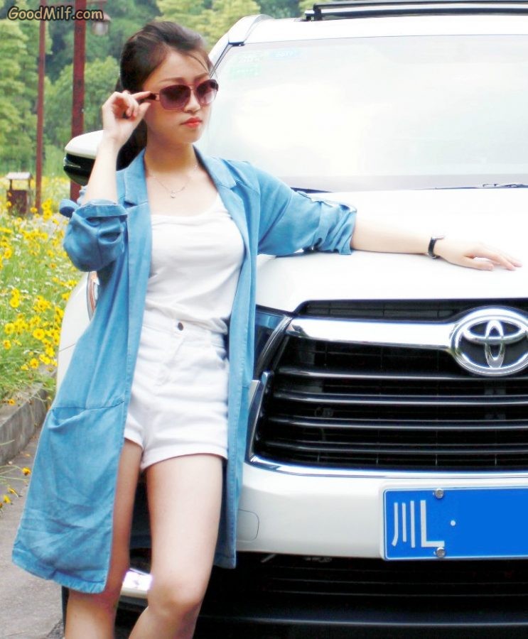 汉兰达车主老婆白色短裤长腿[第4张/共11张]