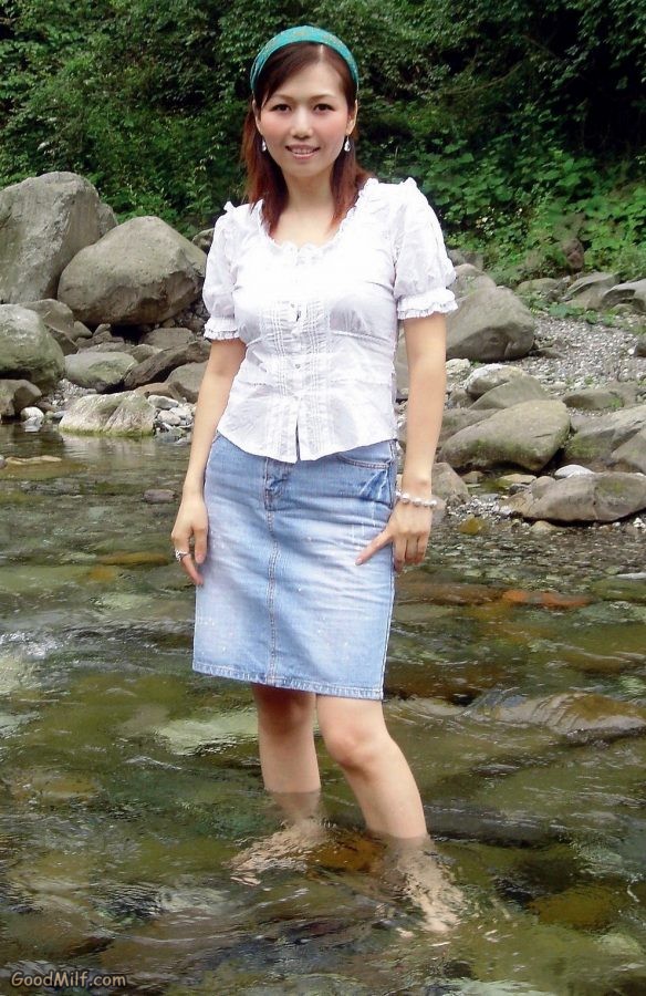 知风姐姐小溪里白腿玉足[第1张/共8张]