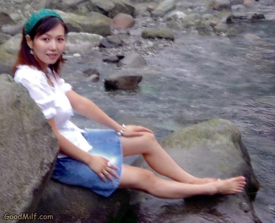 知风姐姐小溪里白腿玉足[第4张/共8张]