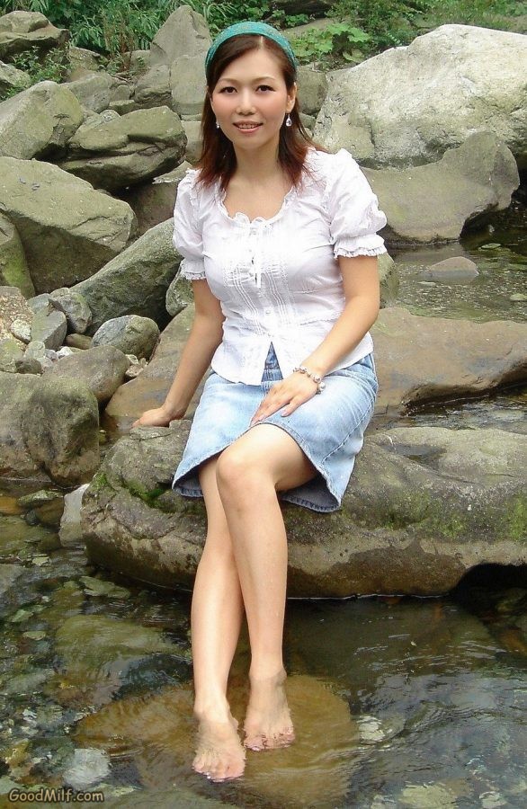 知风姐姐小溪里白腿玉足[第6张/共8张]