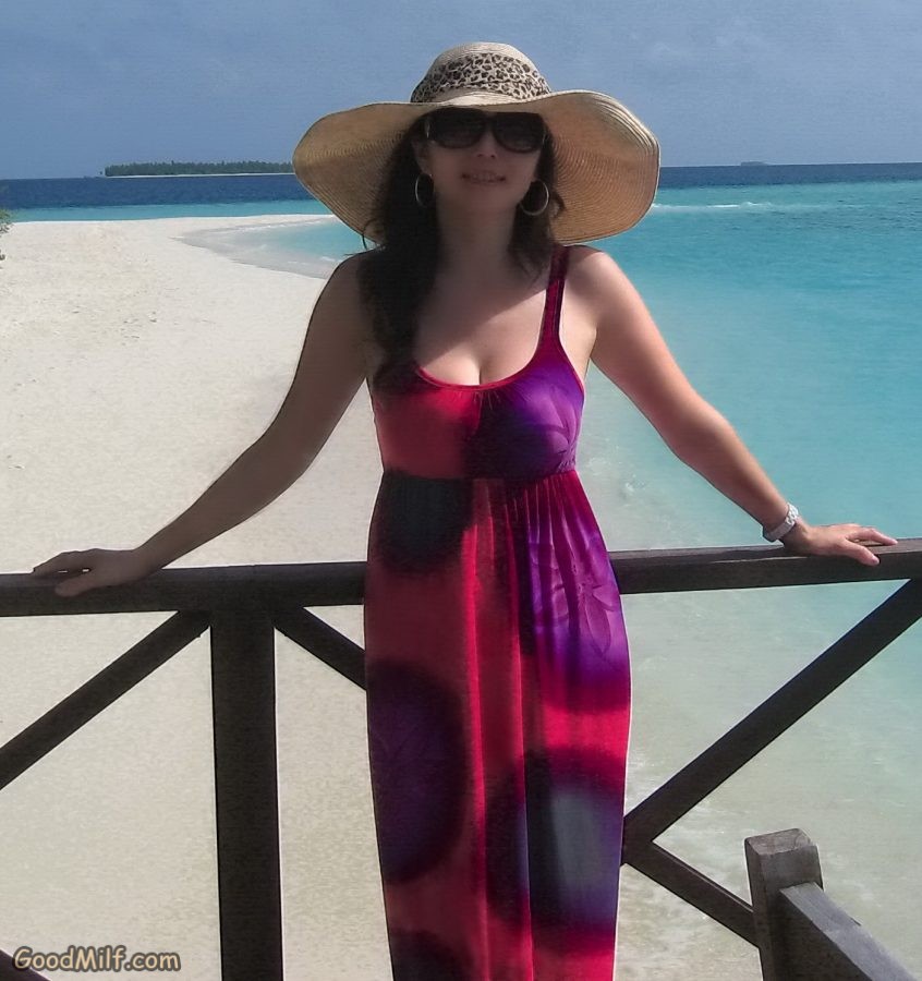 知风姐姐海岛度假低胸长裙[第1张/共13张]