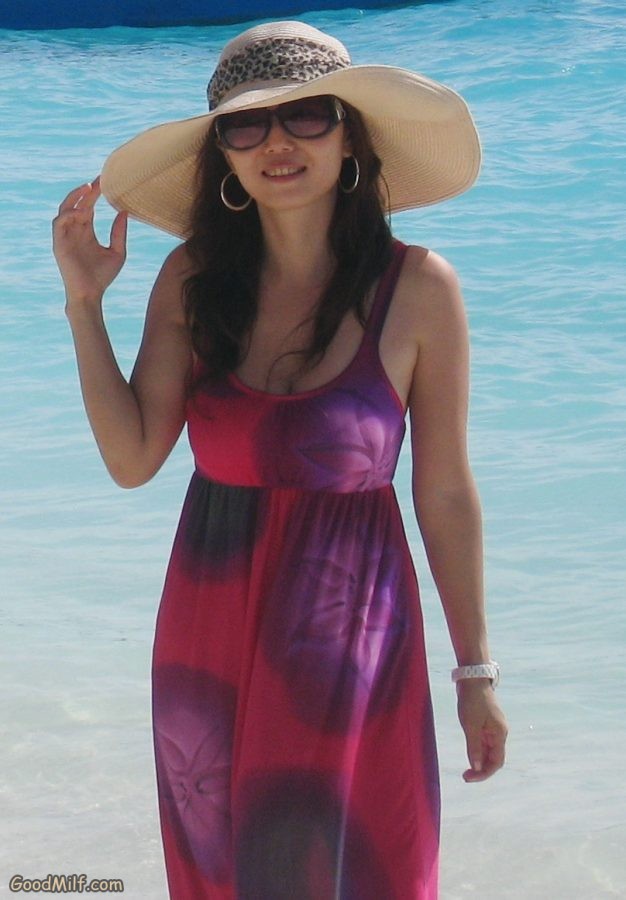 知风姐姐海岛度假低胸长裙[第2张/共13张]