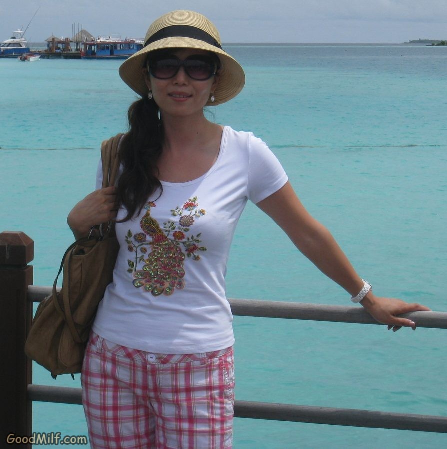 知风姐姐海岛度假短裤美腿[第8张/共15张]