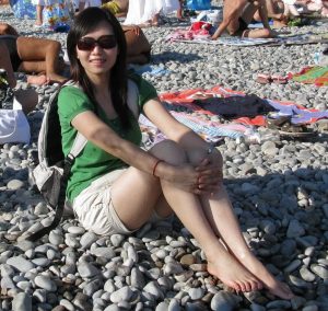 知风姐姐国外旅行大展修长白腿