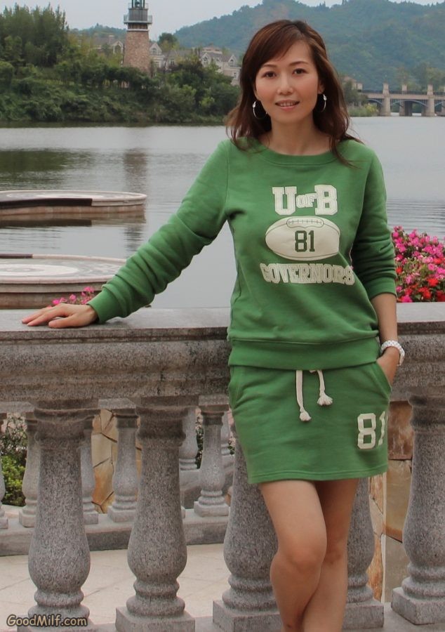 美腿知风姐姐国外度假与大自然融为一体[第11张/共13张]