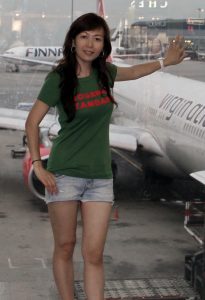 美腿知风姐姐国外度假与大自然融为一体