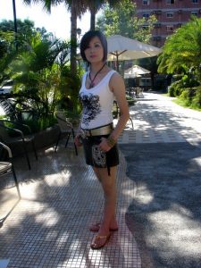 阿冷姐姐再次到海边秀美好身材