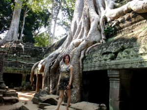 熟妇阿冷大嫂柬埔寨旅行短裙泳衣秀不停