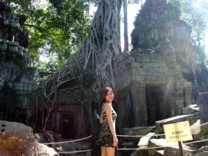 熟妇阿冷大嫂柬埔寨旅行短裙泳衣秀不停