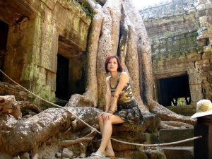 熟妇阿冷大嫂柬埔寨旅行短裙泳衣秀不停