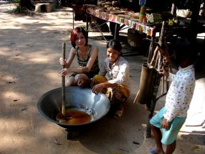 熟妇阿冷大嫂柬埔寨旅行短裙泳衣秀不停