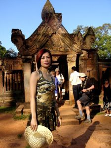 熟妇阿冷大嫂柬埔寨旅行短裙泳衣秀不停