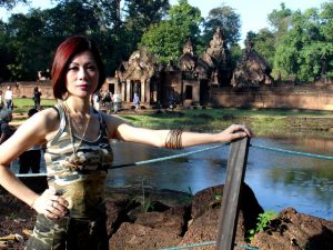 熟妇阿冷大嫂柬埔寨旅行短裙泳衣秀不停