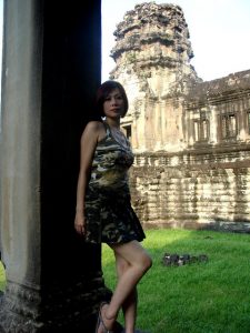 熟妇阿冷大嫂柬埔寨旅行短裙泳衣秀不停