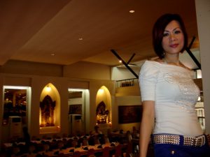 熟妇阿冷大嫂柬埔寨旅行短裙泳衣秀不停