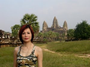 熟妇阿冷大嫂柬埔寨旅行短裙泳衣秀不停