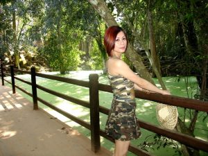 熟妇阿冷大嫂柬埔寨旅行短裙泳衣秀不停