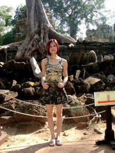 熟妇阿冷大嫂柬埔寨旅行短裙泳衣秀不停