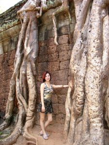 熟妇阿冷大嫂柬埔寨旅行短裙泳衣秀不停