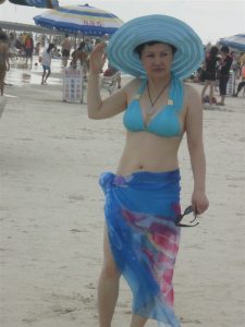 好诱人的泳装阿姨