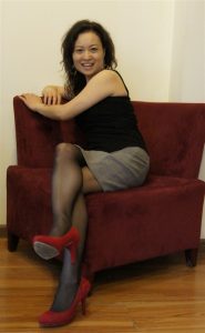 开服装店的熟女大姐,喜欢穿丝袜用相机记录幸福生活