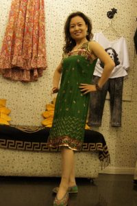 开服装店的熟女大姐,喜欢穿丝袜用相机记录幸福生活