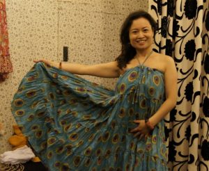 开服装店的熟女大姐,喜欢穿丝袜用相机记录幸福生活